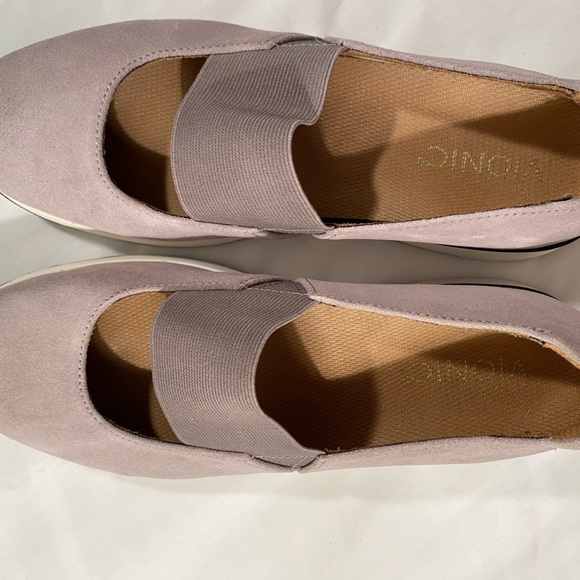 Vionic slip on shoes - Picture 2 of 5